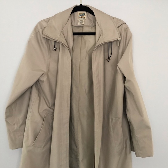 Travelsmith beige windbreaker trench coat - Picture 3 of 11